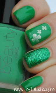 15 Most Glamorous and Popular Nail Art