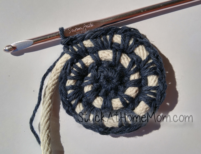 HOW TO Crochet a Rope Basket - an Actual Tutorial with Pictures in English