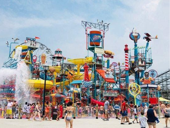 7 Best Amusement Parks For Familycation In U.S.