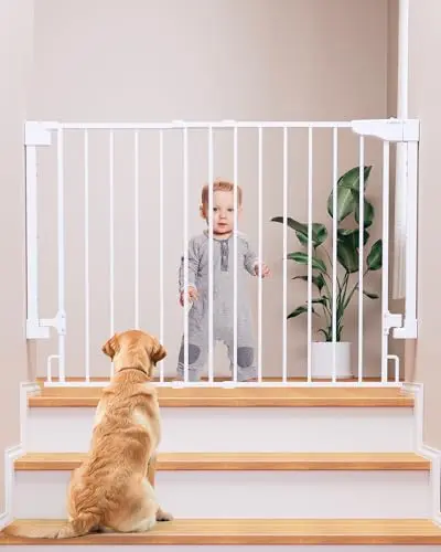Cumbor wall-mounted baby gate with no bottom bar design installed at top of stairs