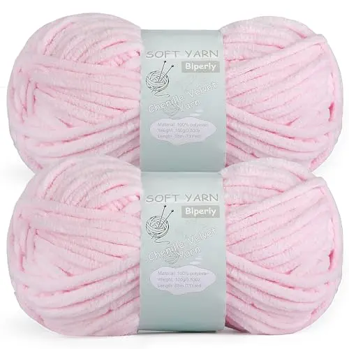 Blperly Chunky Chenille yarn in Light Pink showing fluffy texture