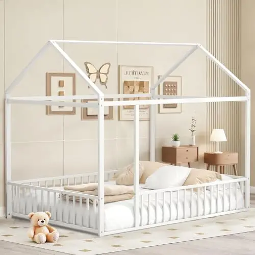 Lyngins white house-shaped floor bed with roof and fence for toddlers