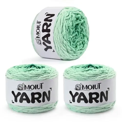 Blanket Perfect Ombre cake yarn in Spearmint showing gradient color transition